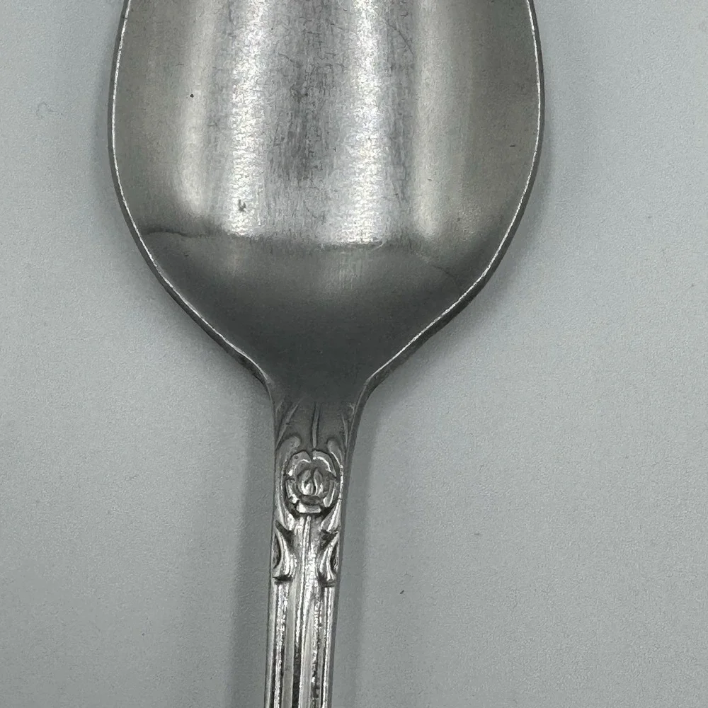 Vintage wan Rogers Stainless Spoon - Flowers‎